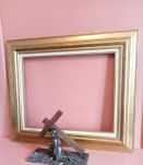 Statuette Jésus-Christ portant sa croix