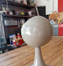 Lampe boule à poser