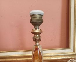 Petit et élégant  pied lampe à poser en onyx