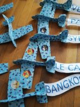 Avions en bois décoration. 17 au total   tige 19cm