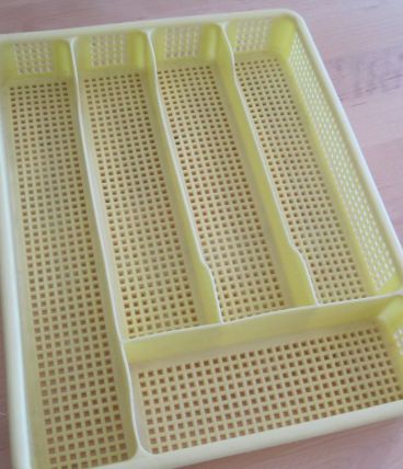Range couverts jaune  en plastique vintage  1960 