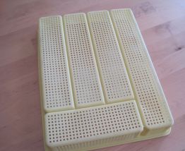 Range couverts jaune  en plastique vintage  1960 