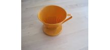 Filtre a café en plastique dur orange  vintage 