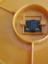 Filtre a café en plastique dur orange  vintage 