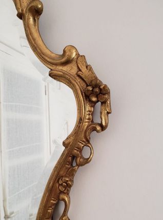Important miroir en bois doré