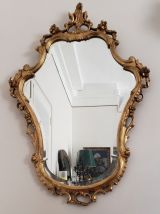 Important miroir en bois doré