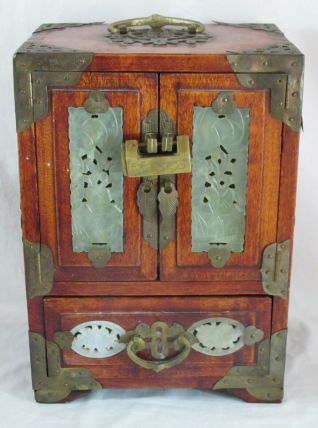 grande boite à bijoux Chinois en bois orné des plaques de ja
