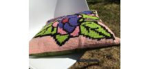 Coussin laine grandes fleurs 