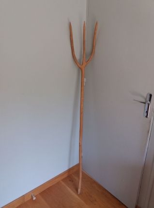 Fourche artisanale ancienne en micocoulier