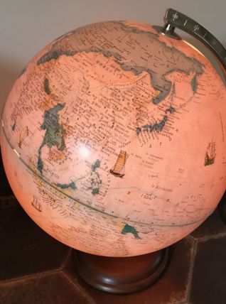 Globe terrestre lumineux