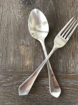 Gobelet et couverts de naissance ancien en argent