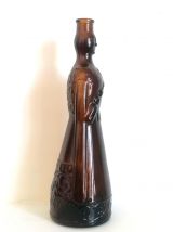 Bouteille anthropomorphe femme costume traditionnel