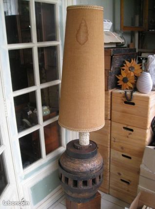 Ancien essieux de charrue en lampe