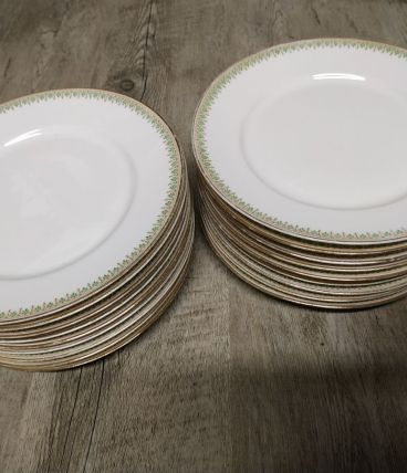 20 grandes assiettes plates Aux Lions de Faïence