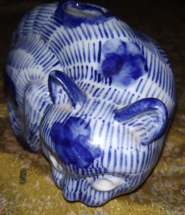 Chat en porcelaine d'art