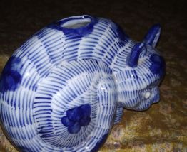 Chat en porcelaine d'art