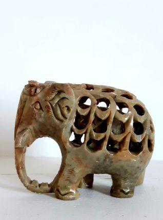 Sculpture éléphant en pierre dure 