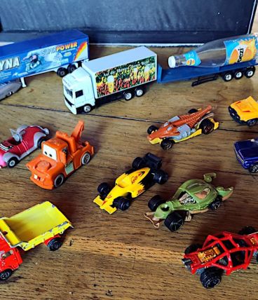voitures, camions collection Hot Wheels® Mattel, Disney..   