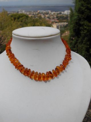 COLLIER EN AMBRE DE LA BALTIQUE NEUF MARRON 32 CM 