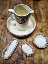 Ensemble toilette vasque et broc et supports