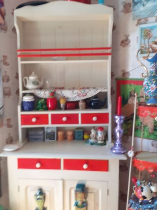 buffet vaisselier bois blanc et rouge