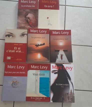 8 Livres Marc Lévy. Chez Laffont.