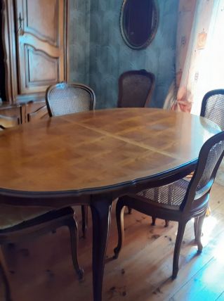 table avec 6 chaises cannées en merisier