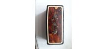 Tabatière ancienne en corne avec un décor floral