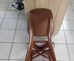 Chaises des années 60 pieds compas.