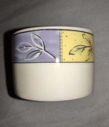 tasse ancienne de bistrot. Avec joli motif