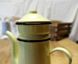Cafetière en tôle émaillée