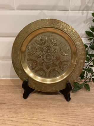Assiette décorative en laiton martelé