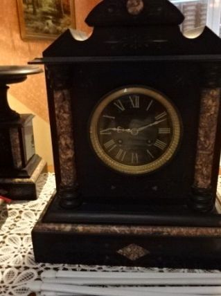 Pendule en marbre noir