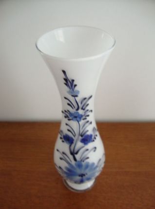 Soliflore Vintage en opaline blanche émaillée de fleurs
