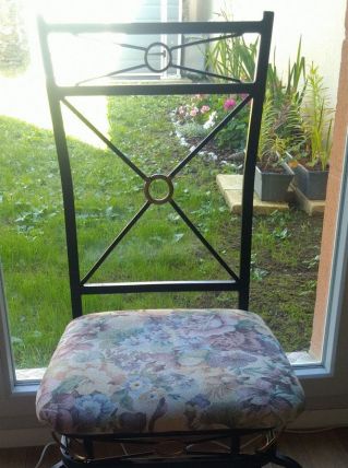 Lot de 2 chaises  fer forgé  noir assise fleur 