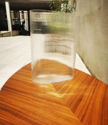 Vase en verre transparent 