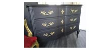 Commode galbée noire style Louis XV