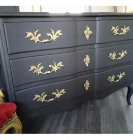 Commode galbée noire style Louis XV