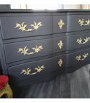 Commode galbée noire style Louis XV