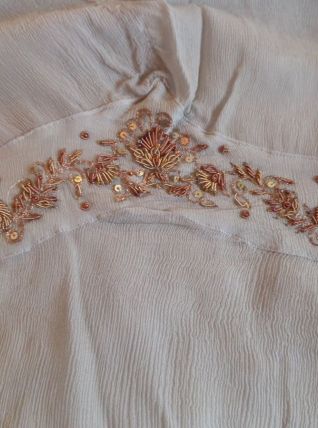 Haut top mousseline soie bleu clair et broderies or doré vin