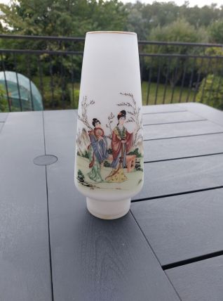 VASE JAPONAIS OPALINE BLANCHE SIGNE DANS TEXTE 1950 VINTAGE