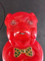 TIRELIRE TEDDY L'OURSON PLASTIQUE DUR ROUGE. ANNEE 50/60