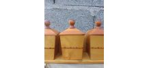 Etagère murale et ses 4 pots à épices en bois 