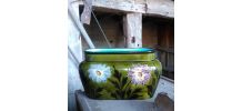 Ancienne jardinière en barbotine (décor floral)