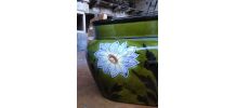 Ancienne jardinière en barbotine (décor floral)