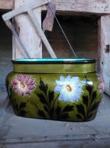 Ancienne jardinière en barbotine (décor floral)