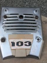 Capot/cache klaxon  (103 Peugeot)