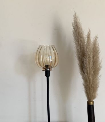Lampe à poser avec un globe en verre doré