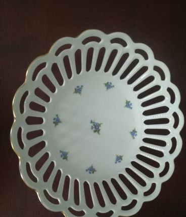 Petit plat ajouré ancien