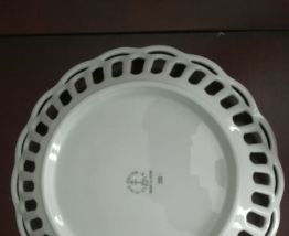 Petit plat ajouré ancien